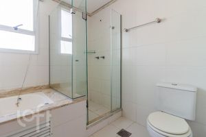 Image 8 - 888545