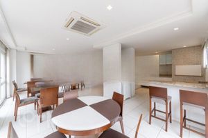 Image 22 - 888545