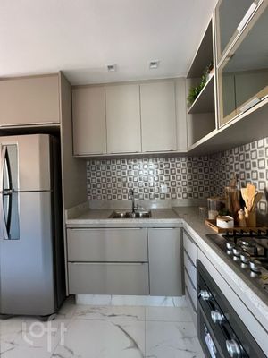 Image 8 - 888547