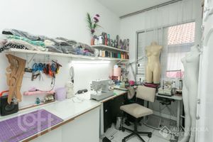 Image 10 - 888555