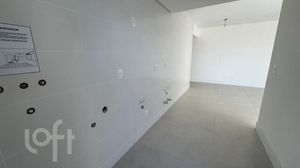 Image 4 - 888559