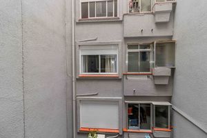 Image 4 - 888560