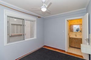 Image 9 - 888560