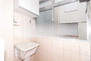 Image 4 - 888564