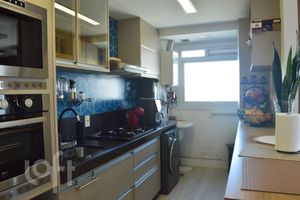 Image 10 - 888566