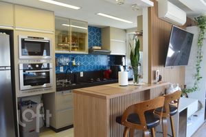 Image 12 - 888566