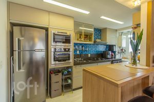 Image 5 - 888566