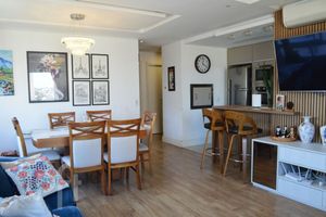 Image 8 - 888566