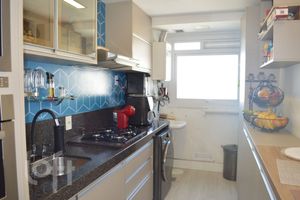 Image 18 - 888566