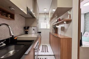 Image 9 - 888572