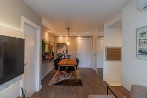 Image 8 - 888575