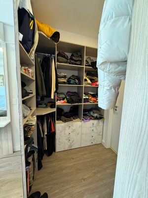 Image 7 - 888575