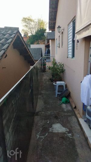 Image 5 - 888577