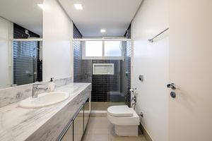 Image 35 - 888578