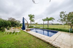 Image 15 - 888578