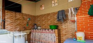 Image 17 - 888579