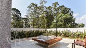 Image 11 - 888586