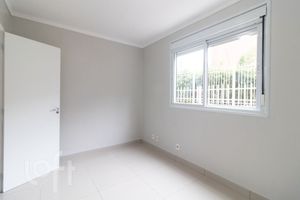 Image 15 - 888589