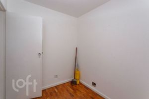 Image 16 - 888595