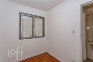 Image 18 - 888595