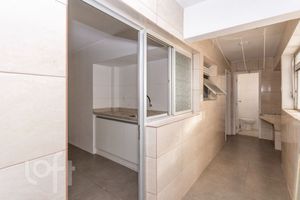 Image 13 - 888595