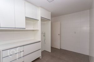 Image 11 - 888595