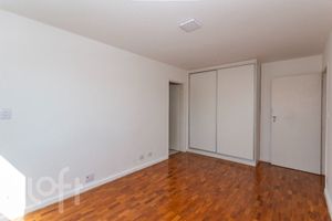 Image 39 - 888595