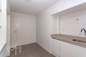 Image 10 - 888595