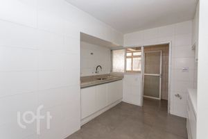Image 9 - 888595