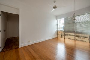 Image 7 - 888609