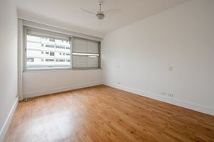 Image 8 - 888609