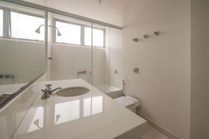 Image 10 - 888609