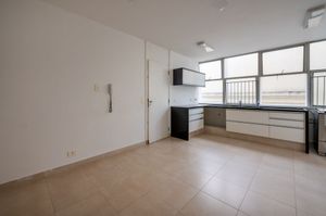 Image 14 - 888609