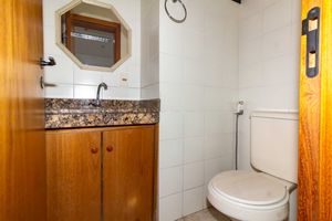 Image 8 - 888614