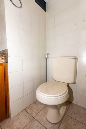 Image 10 - 888614