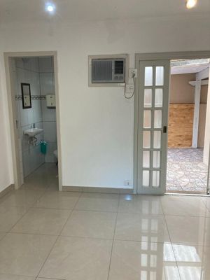 Image 17 - 888620