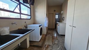 Image 8 - 888621