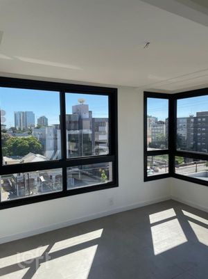 Image 21 - 888623
