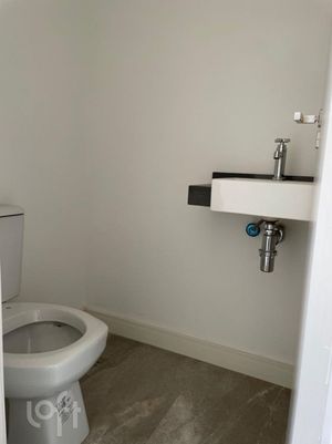 Image 12 - 888623
