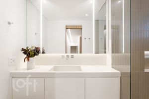 Image 21 - 888628