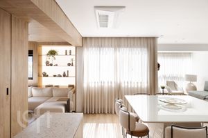 Image 22 - 888628