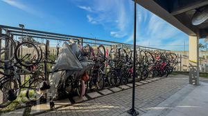Image 15 - 888630