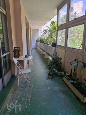 Image 10 - 888631