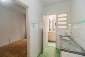 Image 8 - 888635