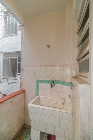 Image 10 - 888635