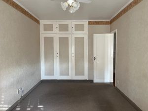 Image 11 - 888640