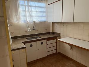 Image 17 - 888640