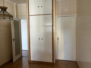 Image 18 - 888640