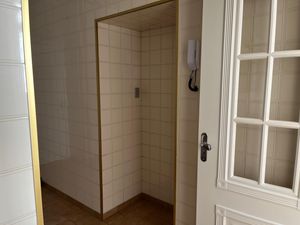 Image 19 - 888640