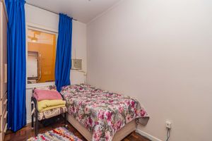 Image 10 - 888646